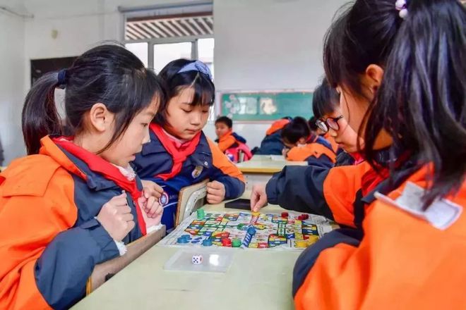 閔行公辦小學免費課后服務延至18時，瞧瞧娃們在學校過得咋樣